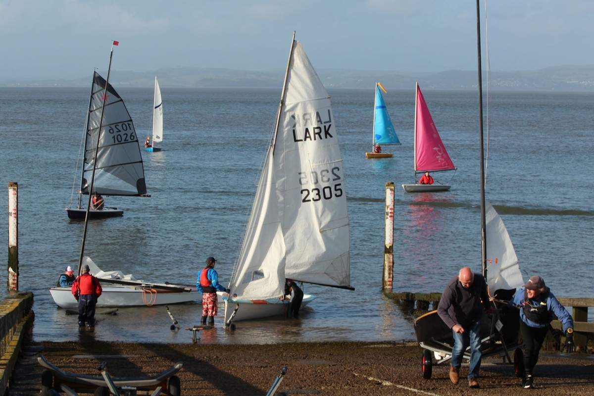 Bringing in the Boats - Clive Bond
